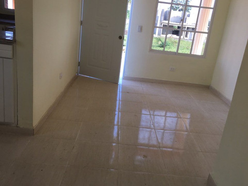Imagen 4 de 12 de Casa De 3 Habitaciones, 2 Baños, Marquesina Y Patio.