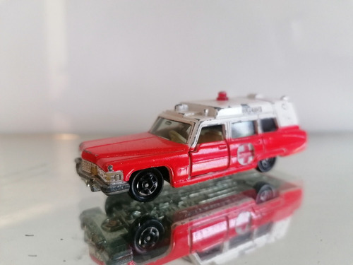 Cadillac Ambulance Marca Tomica 1976 Tomy Escala 1:77