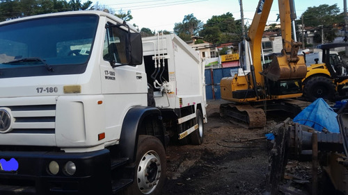 17-180 Worker Ano 2012 Com Compactador De Lixo, Conservado