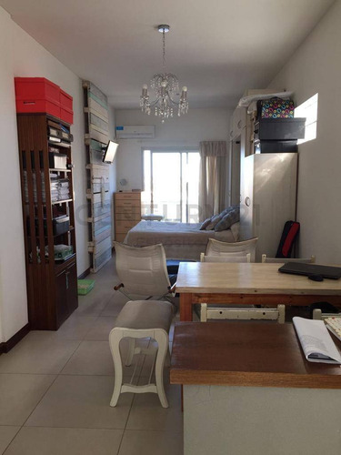Imagen 1 de 17 de Monoambiente Al Frente Con Balcon