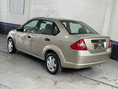 Imagen 4 de 19 de Ford Fiesta 1.6 Max Ambiente 2005