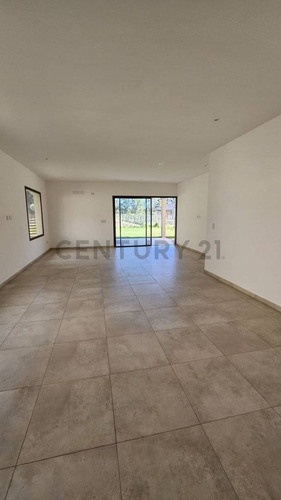 Venta Casa 4 Ambientes En Pilar