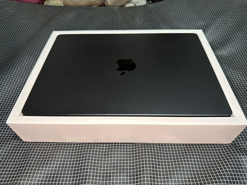 Macbook Pro M3 Pro 1tb 18gb Ram Como Nueva Negro