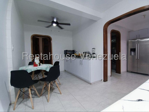 Estupenda ,amplia Y Ventilada Casa De 2 Niveles , En Venta Ubicada En La California Sur 25-17337