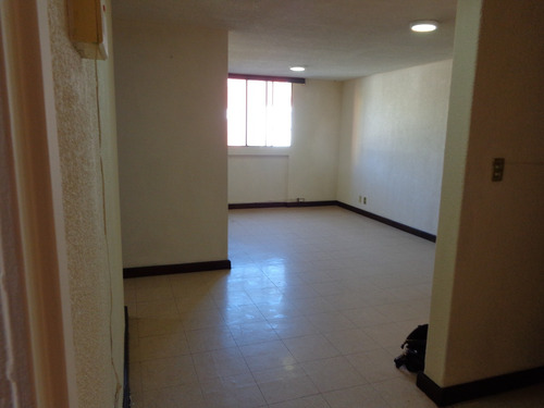 Departamento En Venta En Vallejo, Gustavo A. Madero, En La Uh Patera Vallejo. 3 Recamaras, 1 Baño, 1 Estacionamiento, Primer Piso