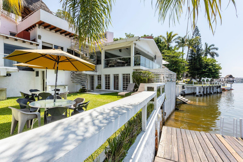 Casa A Orilla Del Lago De Tequesquitengo