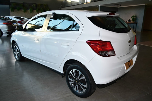 Imagem 6 de 15 de Chevrolet Onix 1.4 Mpfi Ltz 8v Flex 4p Automático 2015