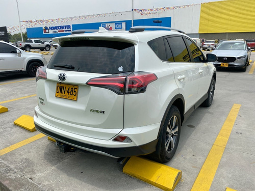 Imagen 8 de 25 de Toyota Rav 4 2017 Street 4x2