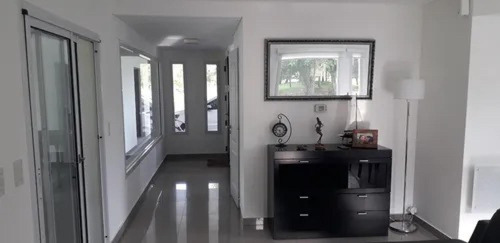 Casa En Venta - 4 Dormitorios 4 Baños - Coronel Brandsen