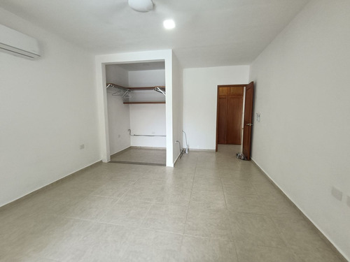 Venta De Casa De Un Piso En Baspul De 3 Recámaras, Semi Amueblada