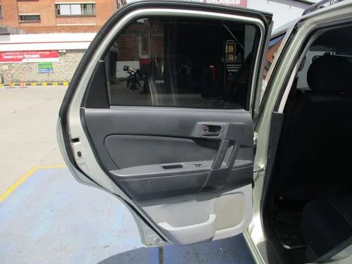 Daihatsu Terios OKII 1.5CC J210LG 4X4 MT AA