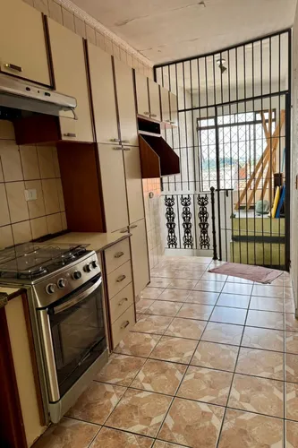Casa No Centro De Itapevi, Próxima A Estação De Trem, Terminal De Ônibus, Escola E Hospitais