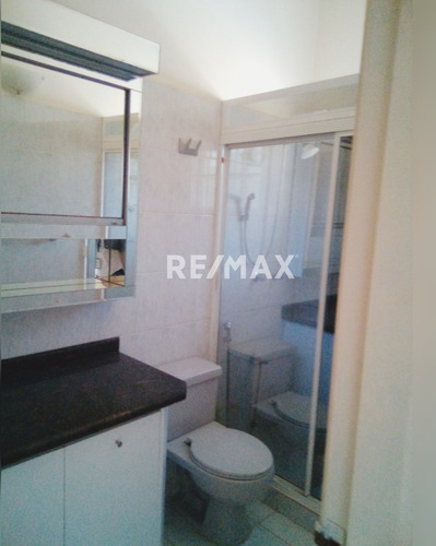 Imagen 10 de 12 de Se Vende Town House En La Av. Anzoátegui, Lechería. Ana Villamizar 0412-5935260.