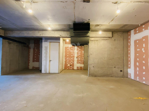 Local Comercial Con Alto Tráfico Y Frente Vidriado