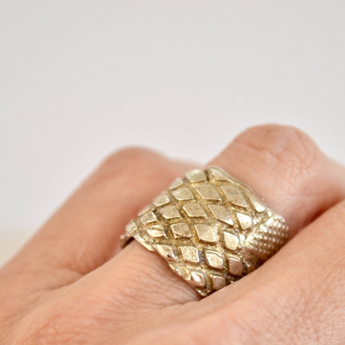 Imagen 1 de 7 de Anillo Piel De Serpiente, Texturas Modeladas A Mano, Alpaca