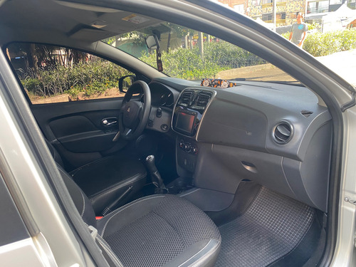 Renault Stepway Zen 1.6 Mecánico Segundo Dueño