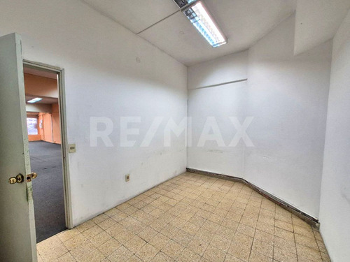Alquiler De Local Comercial En El Centro Yi Y 18