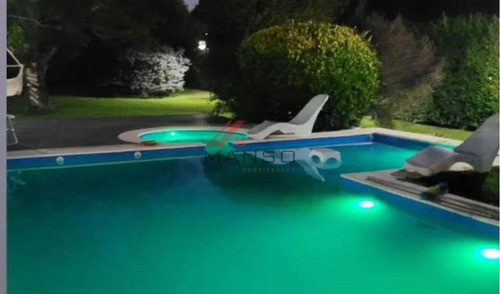 Espectacular Pileta, Quincho Y Un Asombroso Parque A La Venta - 20 De Junio