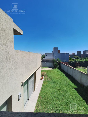 Casa En Alquiler 3 Dorm,3 Baños,cochera Doble,jardin -altos De Manantiales-