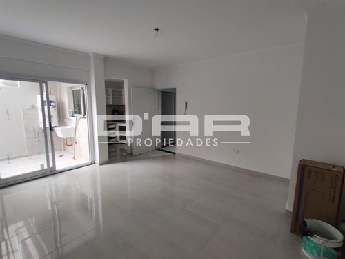 Imagen 2 de 12 de Departamento De 2 Ambientes Con Patio - Simbrón 3700