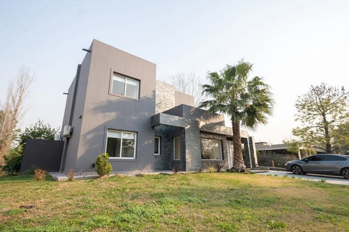 Casa De 4 Dormitorios En Venta - Aires Del Llano