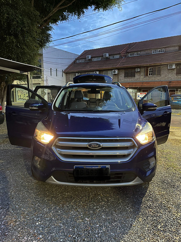 Ford Kuga Sel 2.0 L ecoboost 6AT FWD