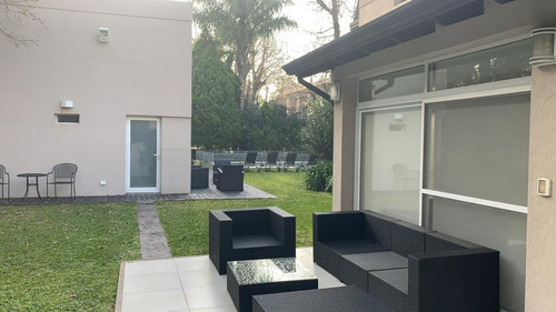 Casa Moderna En Abril Cc Con Gran Parque Y Quincho