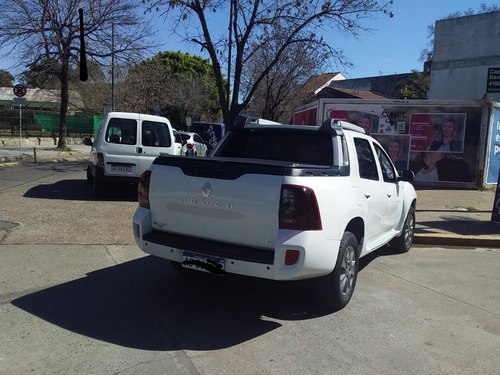 Imagen 2 de 10 de Renault Duster Oroch 2017 2.0 Privilege