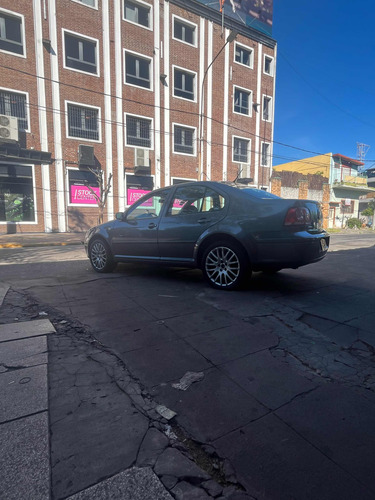 Volkswagen Bora 1.8 Highline T 180cv Cuero