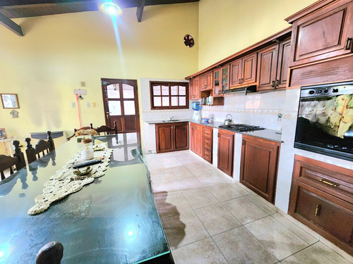 Yerba Buena - Brasil Al 500 Casa De 3d + Fondo + Pileta