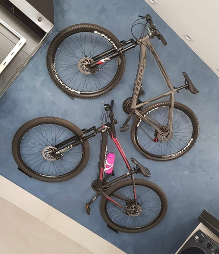 Imagem 9 de 10 de 2 Suportes De Parede Para 2 Bicicletas Com Bases Articuladas