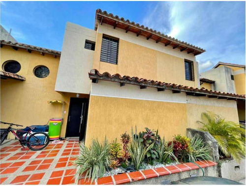 Se Vende Espectacular Townhouse En El Rincón