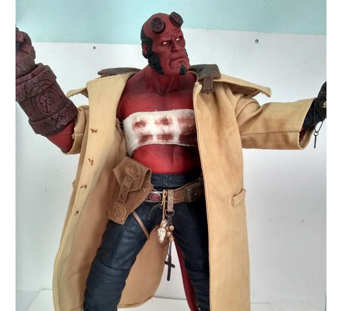 Boneco Hellboy Mezco 2008 ( Ver Fotos ) (Usado)