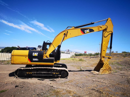 27) Excavadora Caterpillar  320d2 2014