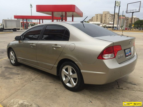 Honda Civic .