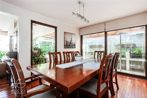 Casa En Venta De 6 Dorm. En Las Condes