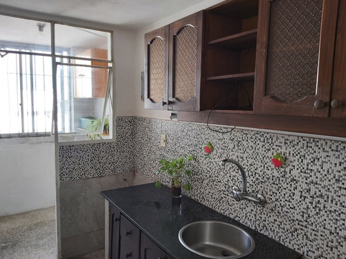 Imagen 5 de 17 de Apartamento Muy Luminoso. Vista Este Y Oeste. Muy Acogedor.gastos Bajos