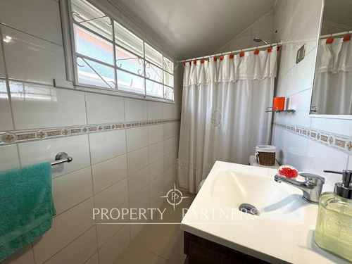 Cómoda Y Amplia Casa En Venta, Lomas De Mirasur.