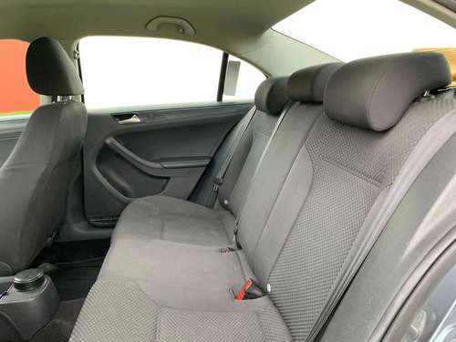 Imagen 12 de 13 de Volkswagen Jetta 2013 2.5 Style 5vel Mt
