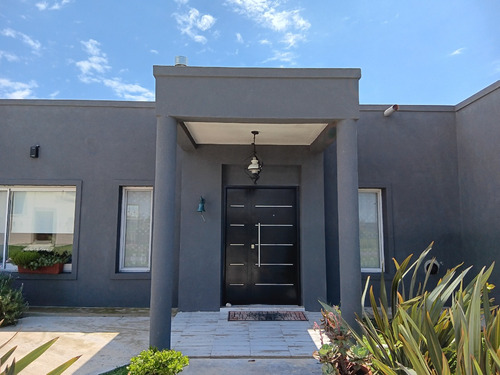 Hermosa Casa Nueva Con Gran Parque Y Piscina
