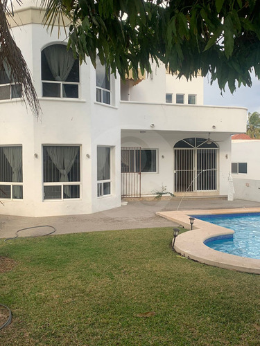 Casa En Venta En Fraccionamiento Marina Mazatlán