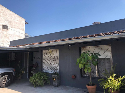 Casa En Venta - 3 Dormitorios 1 Baño - Patio Y Pileta - 450mts2 - Ezpeleta Este