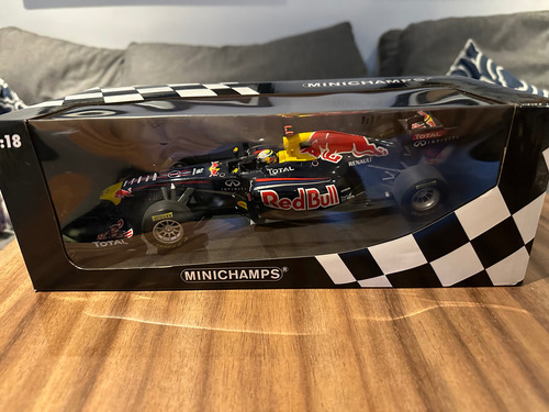F1 Red Bull S Vettel Campeon 2011 Minichamps 1:18 Rb7 Azul (Usado)