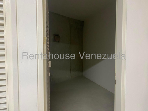 Apartamento Remodelado En Venta, Urb. Las Mercedes