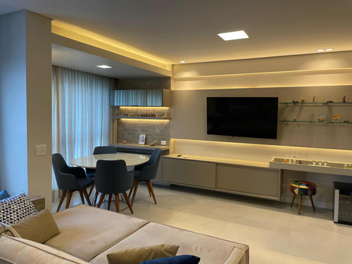 Apartamento Com Acabamento Em Alto Padrão.