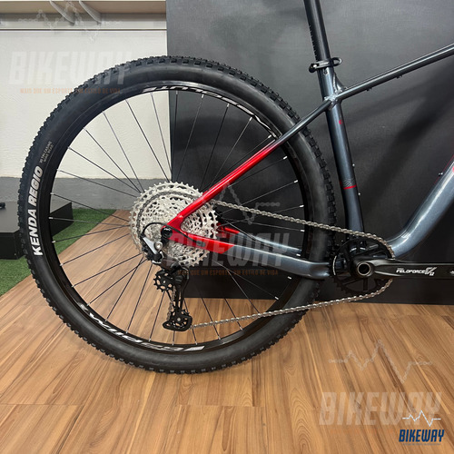Bicicleta Rava Cave Boost 2025 Comp Grupo Shimano Deore 6100