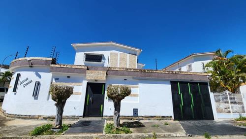 María José Castro Vende Casa En Urb. Valles De Camoruco Valencia Carabobo Sar-529