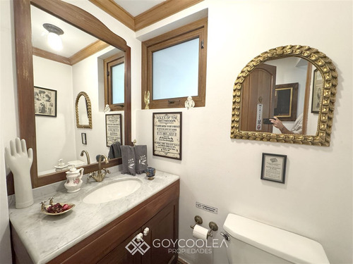 Casa En Arriendo De 5 Dorm. En Las Condes
