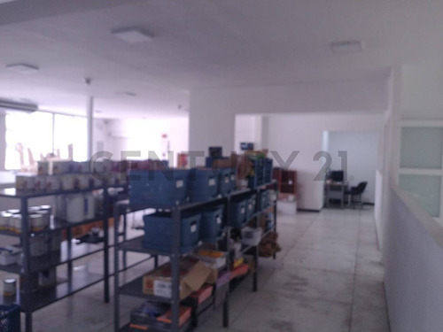 En La Trinidad. Venta, Local - Oficina - Depósito. Oportunidad!!!