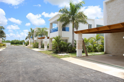 Imagen 6 de 10 de Vendo Villa En Bavaro Los Pinos Genllama